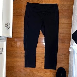 Lululemon cropped leggings with pockets and mesh